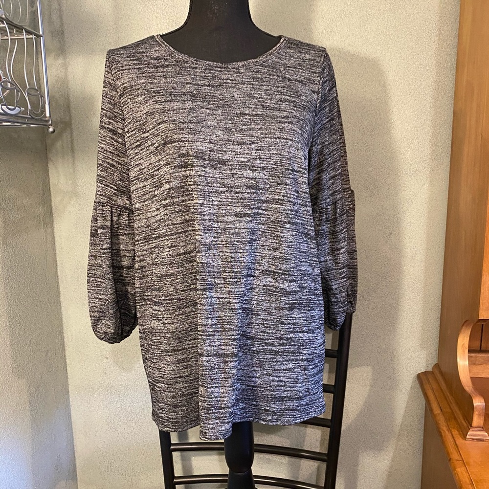 ⬇️Chaus NY 3/4 ‘puff’ sleeve Top
